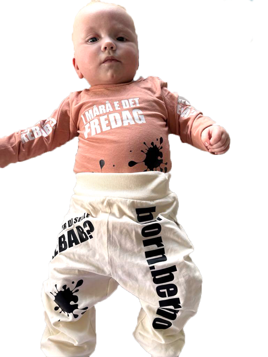 NYHET Baby klær
